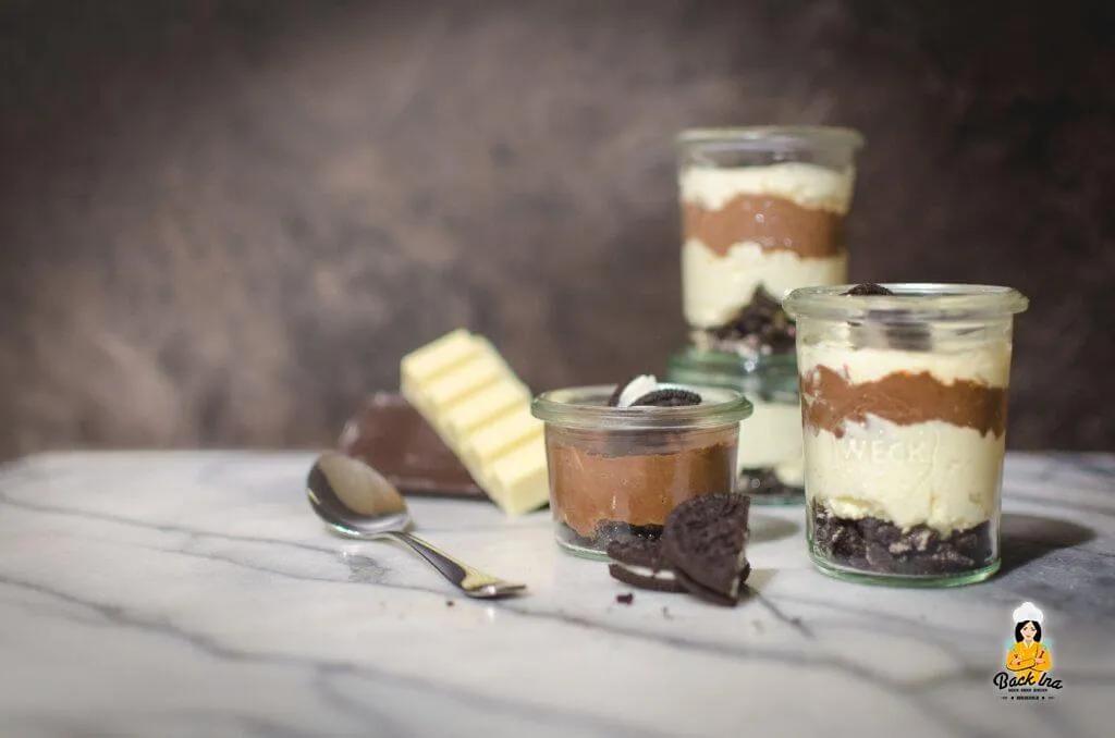 Gestreiftes Oreo Dessert im Glas mit Schoko-Mousse | Backina.de