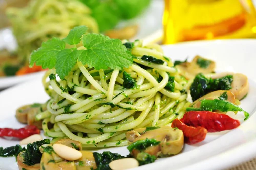 Spaghetti mit Basilikum-Senf-Pesto - Rezept von Pastaweb
