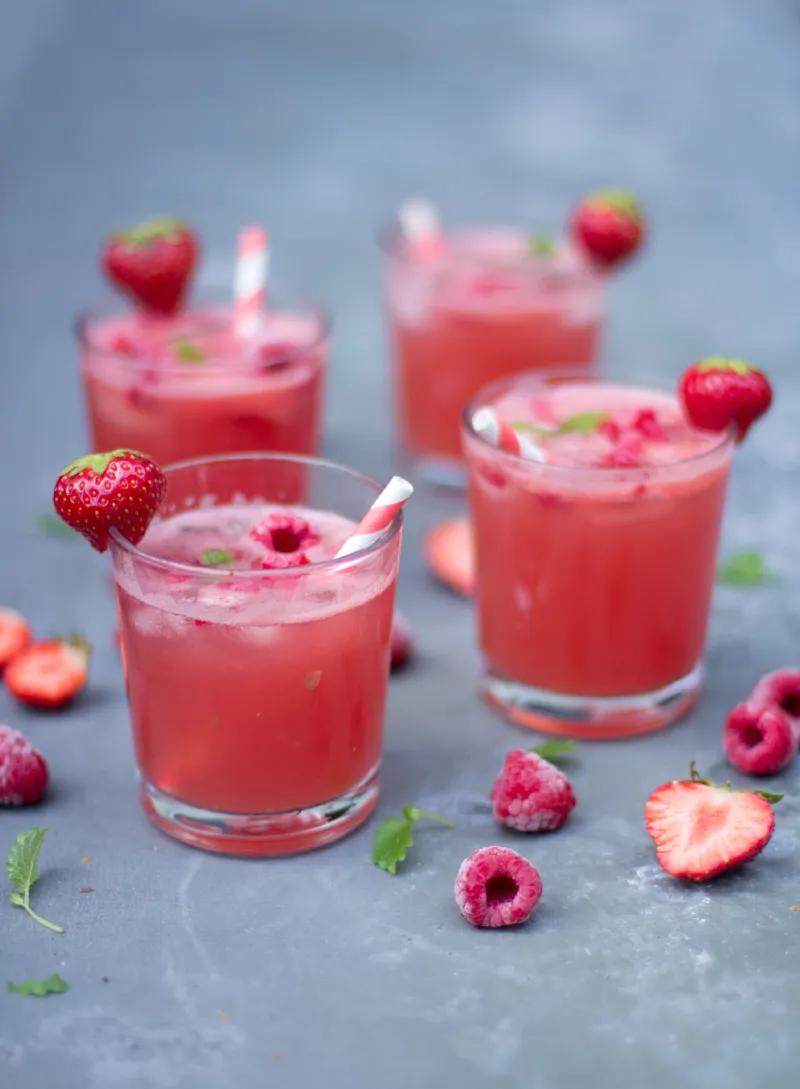 Alkoholfreier Wassermelonen-Beeren-Cocktail ohne Zucker! - TRYTRYTRY