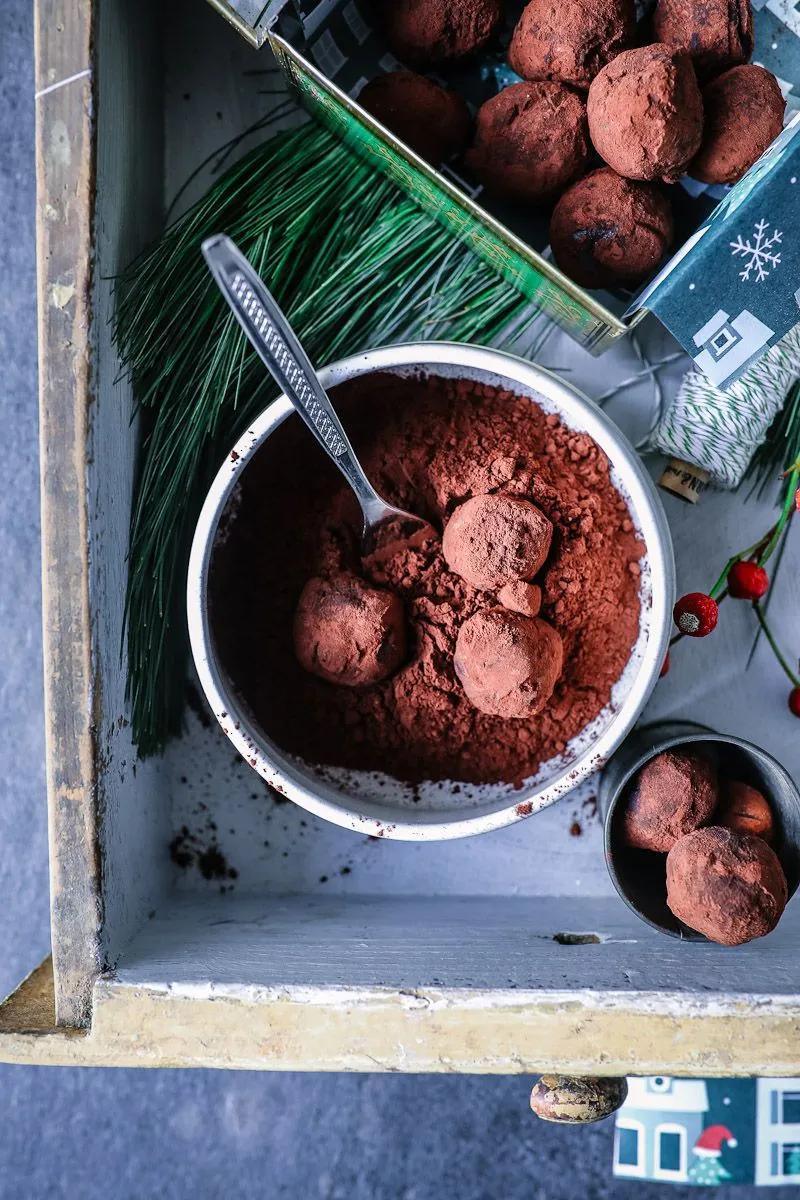 Ein Rezept für Minz-Schokoladentrüffel: ein schokoladiges ...