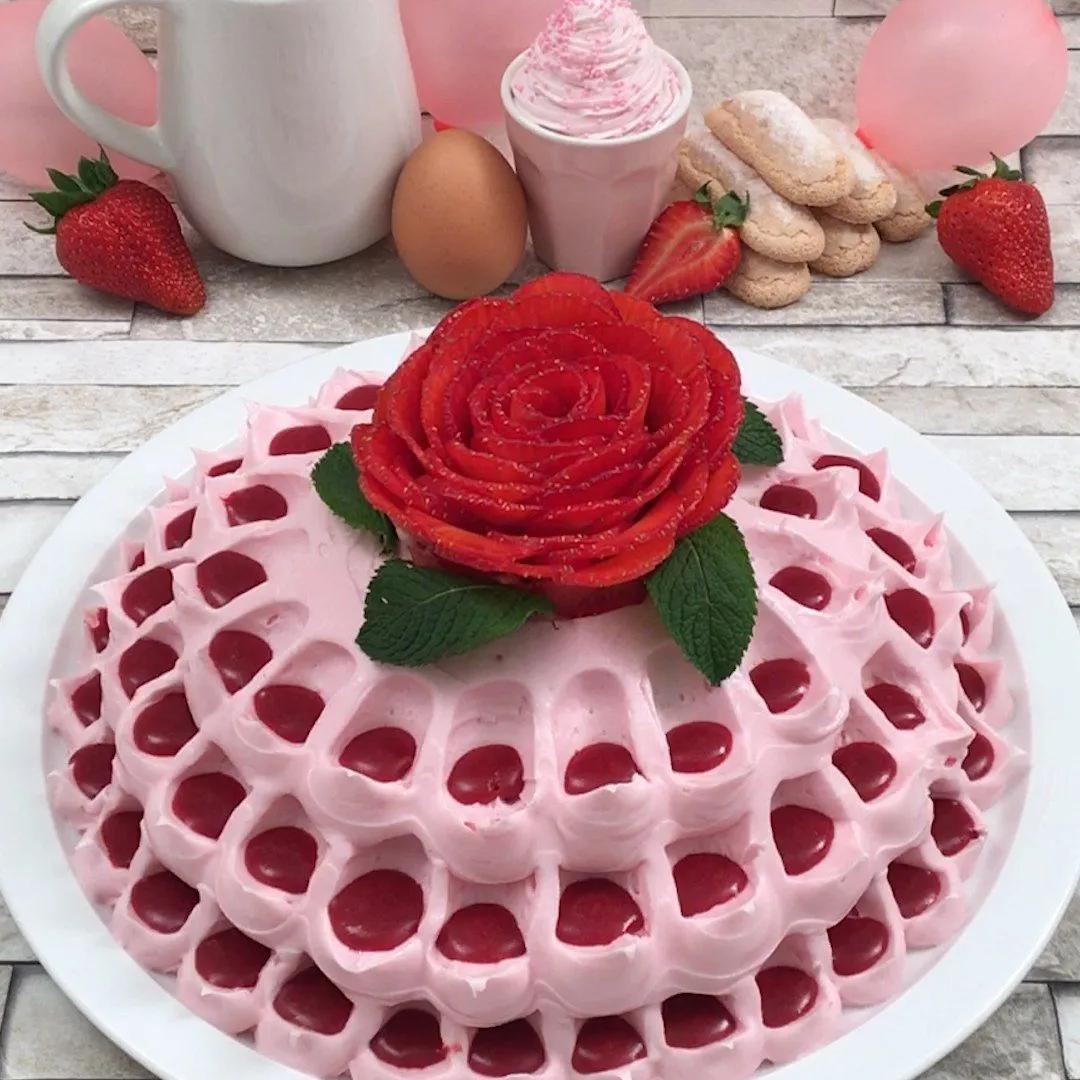 Erdbeer-Tiramisu Deluxe - Rezept von Dessert à la fraise für 8 Personen ...