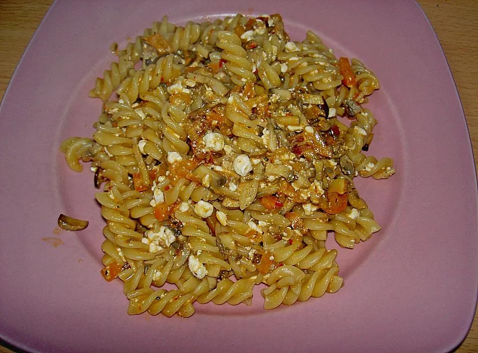 Pasta mit scharfer Paprika-Champignon-Hüttenkäse-Sauce von Kalte_Sophie ...