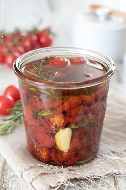 Getrocknete Tomaten in Öl - Kleines Kulinarium | Rezept | Tomaten ...