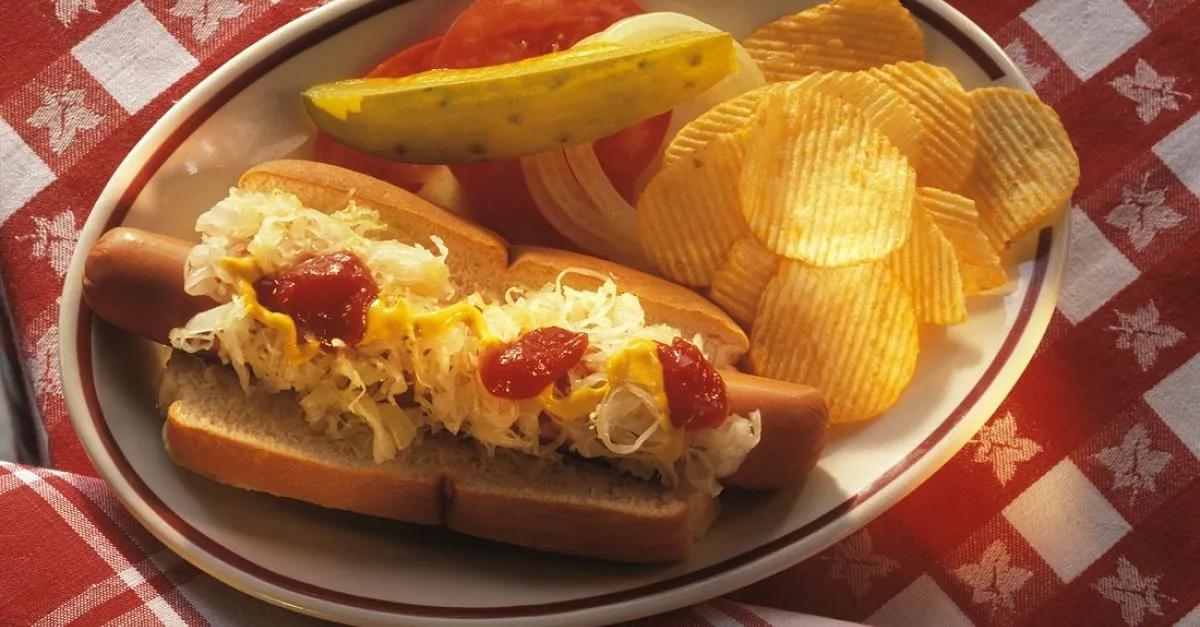 Hot Dog mit Sauerkraut Rezept | EAT SMARTER