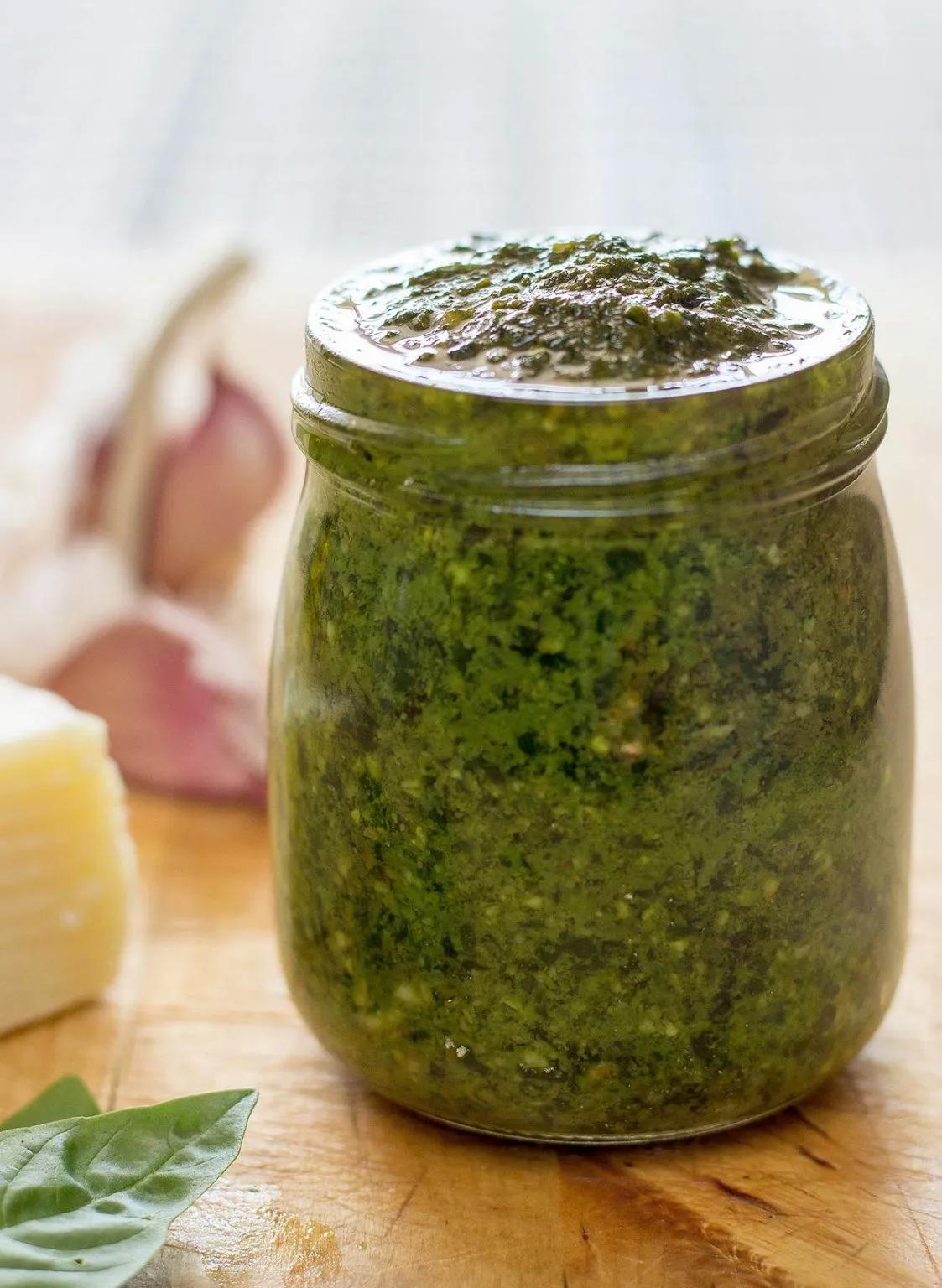 Easy Homemade Basil Pesto (5 Min, Vegetarian) - Hurry The Food Up