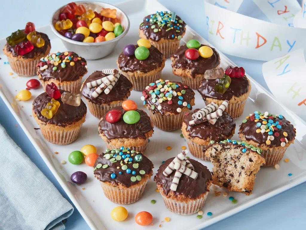 Mini-Muffins zum Kindergeburtstag - SO schnell &amp; einfach | Einfach Backen
