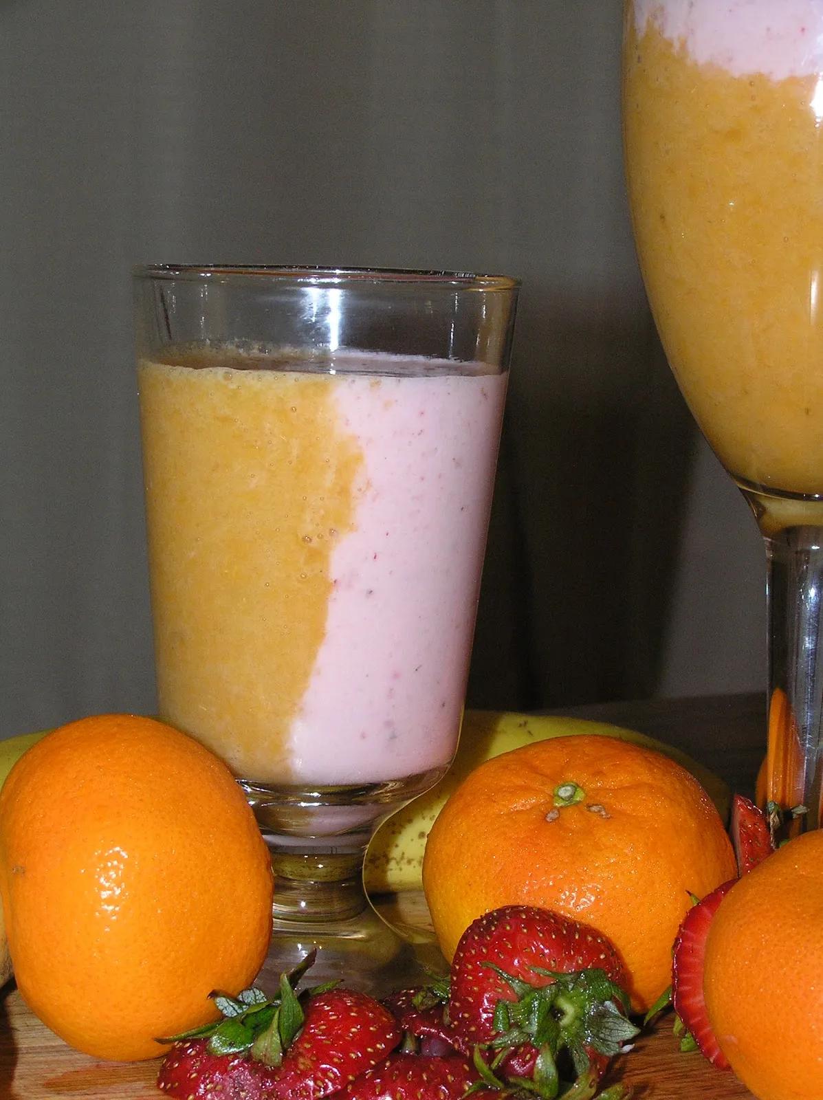 Lia&amp;#39;s Kitchen: Banana-Orange and Strawberry-Strawberry Yoghurt Smoothie