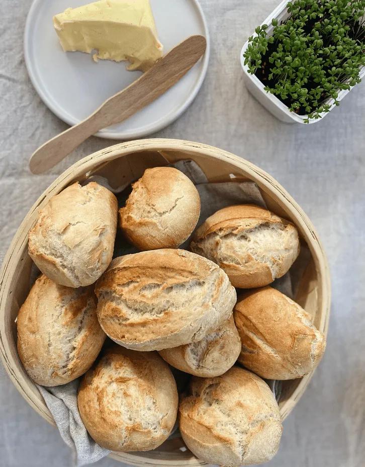 Schnelle Brötchen mit Trockenhefe in 30 Minuten im Ofen - stilles bunt