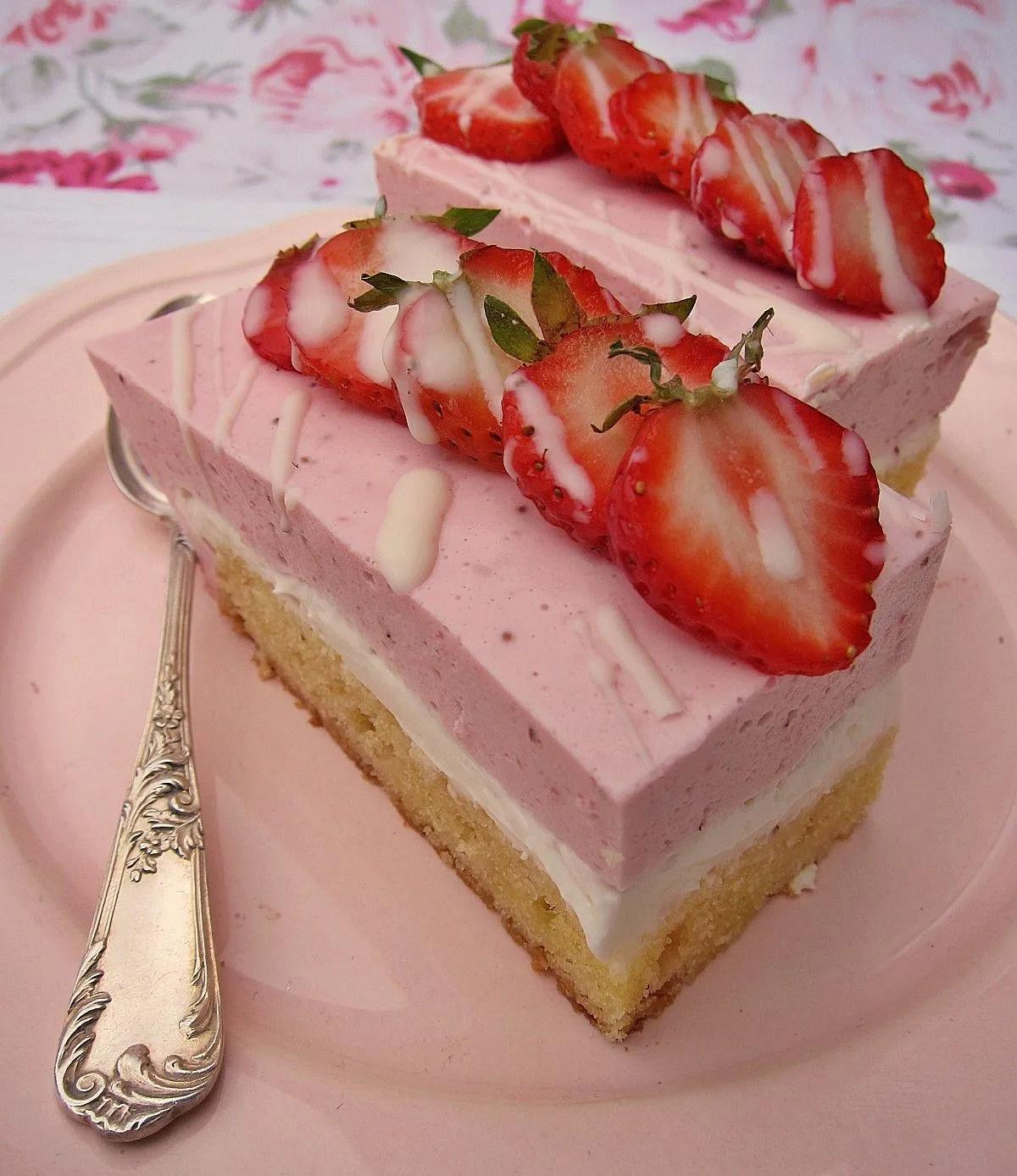 Sommer Dessert Erdbeer-Blondie Schnitten | Erdbeer creme, Creme, Erdbeeren