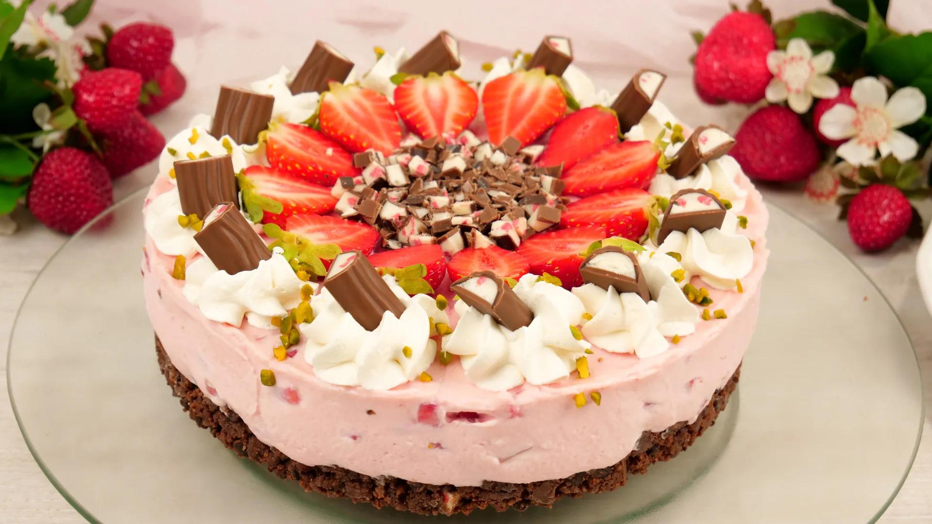 Rezept: Yogurette Erdbeer Torte ohne Backen I No Bake Erdbeertorte