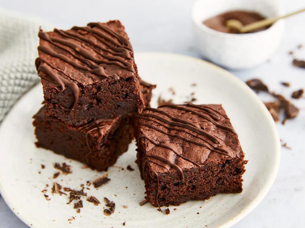 Vegane Brownies – saftig lecker &amp; in 10 Minuten zubereitet | Einfach Backen