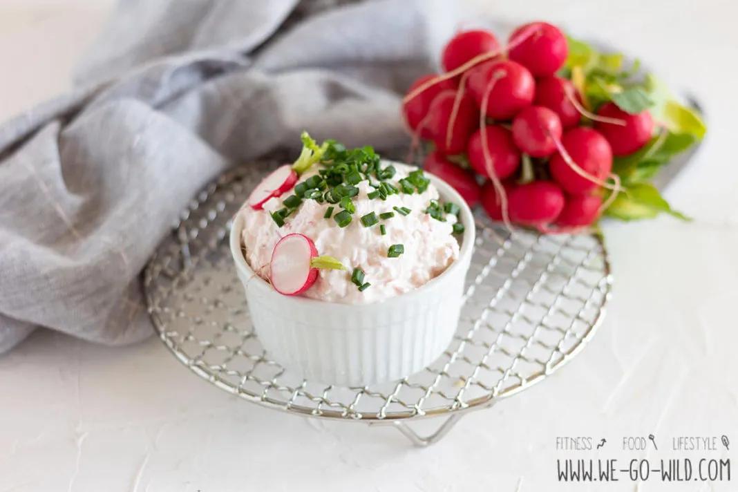 Radieschen Dip mit Quark und frischen Kräutern - WE GO WILD