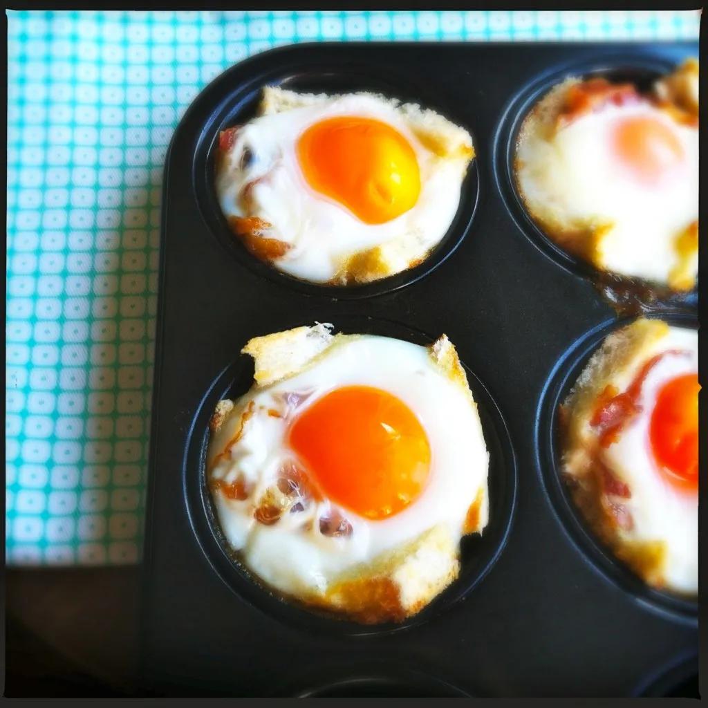 Spiegeleieren met spek en toast uit de oven - Made by Ellen