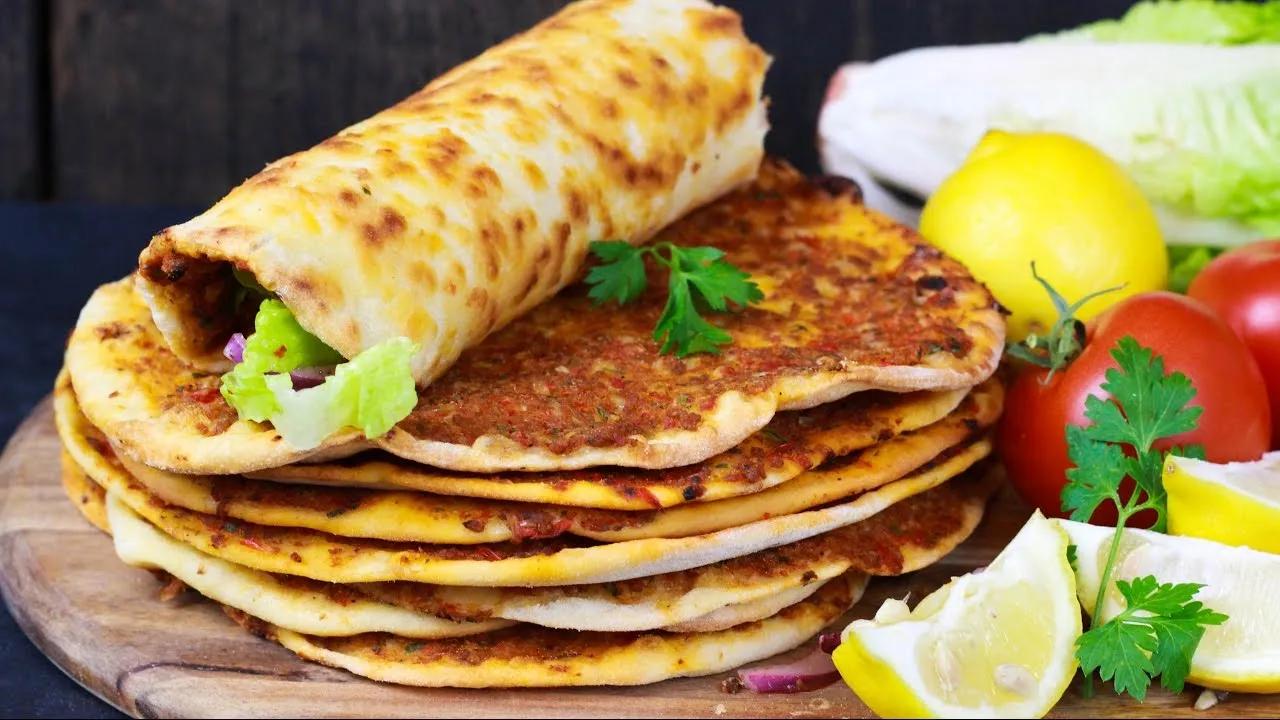 Bestes Lahmacun Rezept und Zwiebelsalat - Türkische Pizza - YouTube