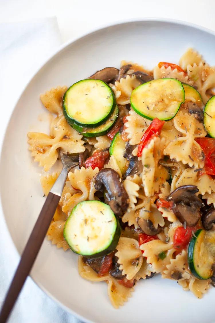 Farfalle with Zucchini, Mushrooms, and Cherry Tomatoes — Produce On ...