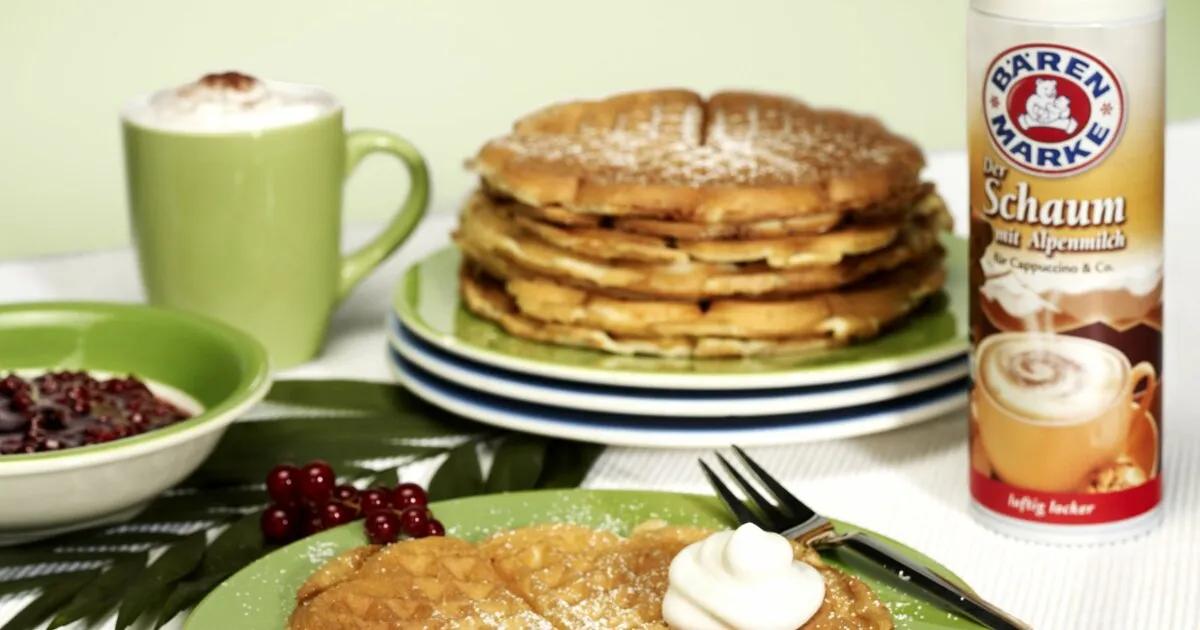 Buttermilchwaffeln mit Beeren-Amarettosauce - einfach &amp; lecker ...