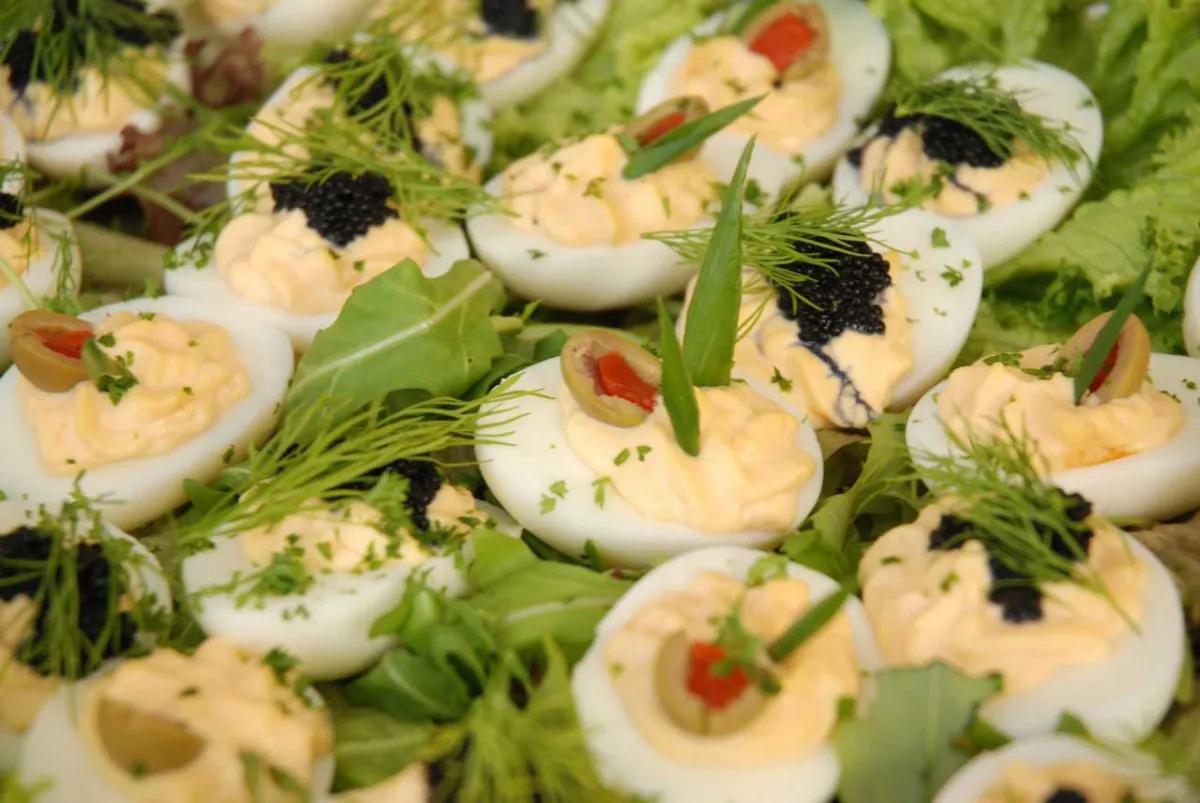 Russische gefüllte Eier als Idee für eine Vorspeise - nicht nur zu ...