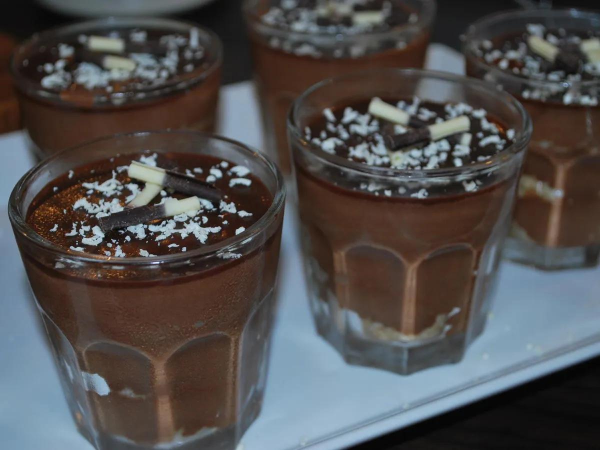 Schoko-Mousse-Trifle mit Schokoladenkaramell - Rezept - kochbar.de
