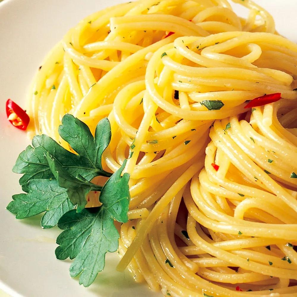 Spaghetti Aglio, Olio e Peperoncino, the Step by Step Recipe ...