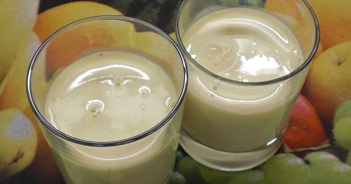 Bananenmilch mit Schmelzflocken - einfach &amp; lecker | DasKochrezept.de