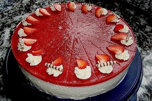 Erdbeertorte mit Joghurt | Chefkoch Baking And Pastry, Tiramisu, Acai ...