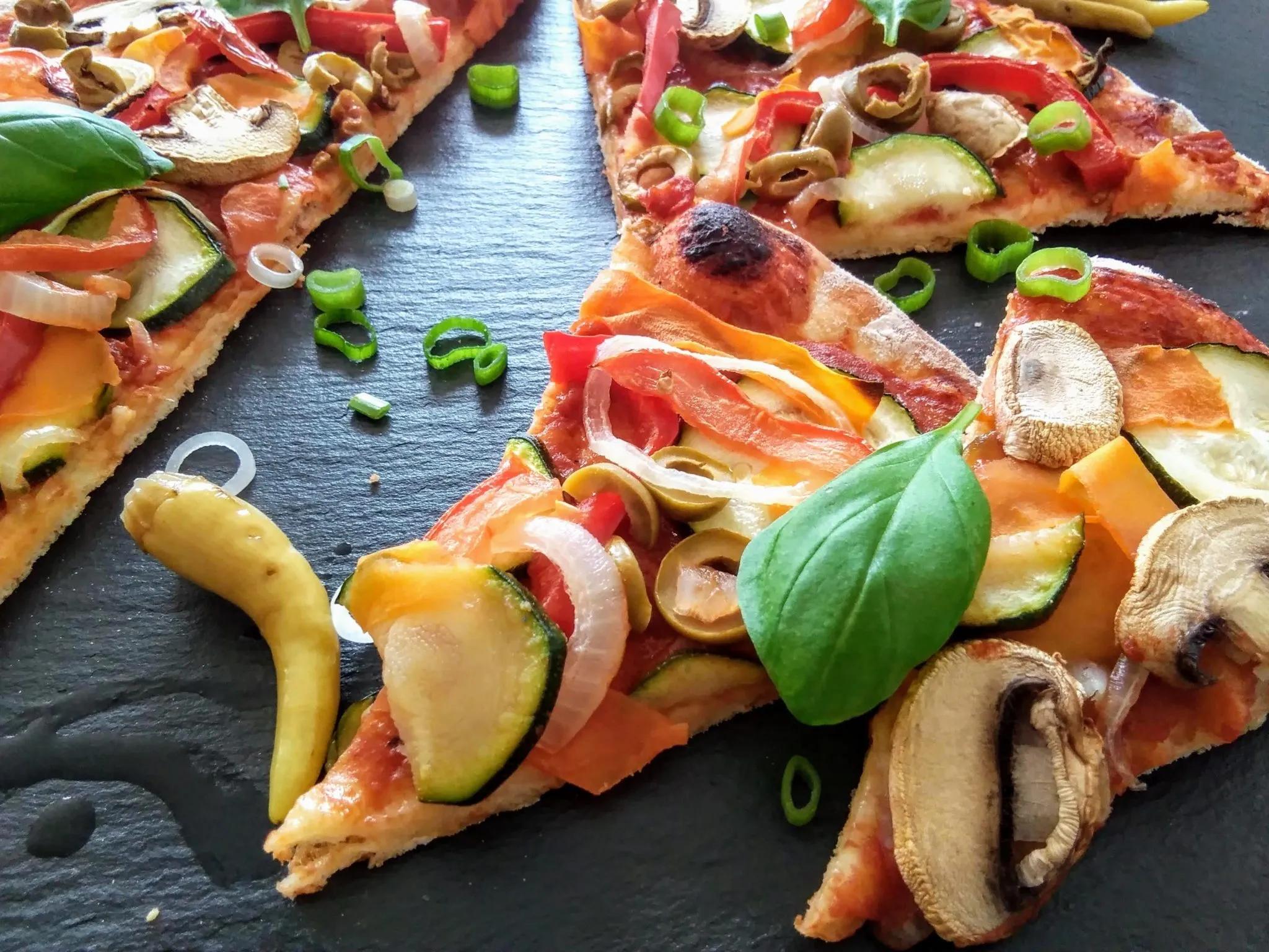 Vegane Pizza mit Hefeteig - oekofreaks