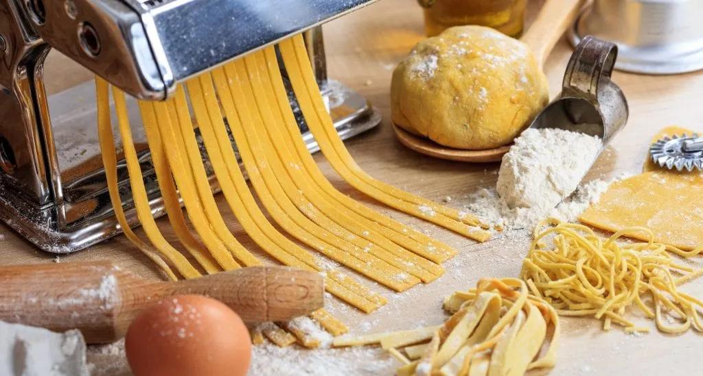 Nudeln selber machen: Einfaches Teig-Rezept &amp; Pasta-Tricks