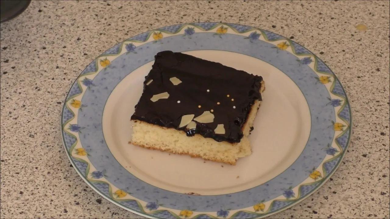 leckerer Schokoladenkuchen vom Blech nach Omas Rezept - YouTube