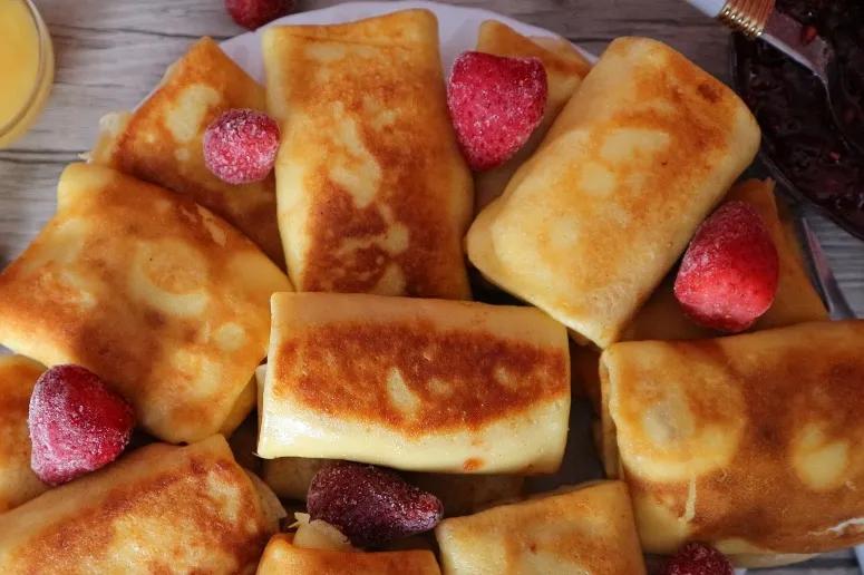 Mit Tworog gefüllte Blini – Rezept für süß gefüllte russische Pfannkuchen