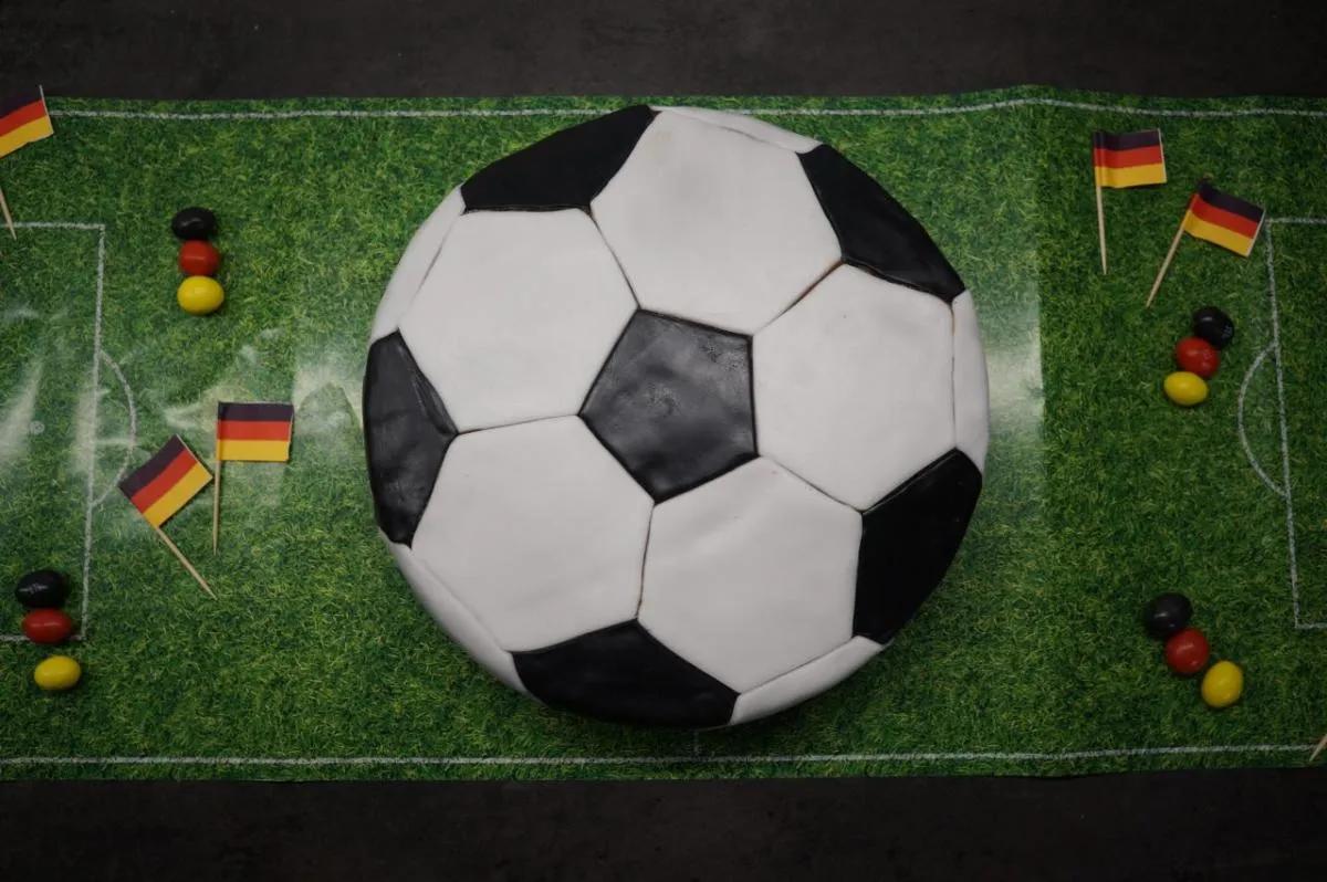 WM-DE-Fussball Kuchen – Sabrinas Backvergnügen