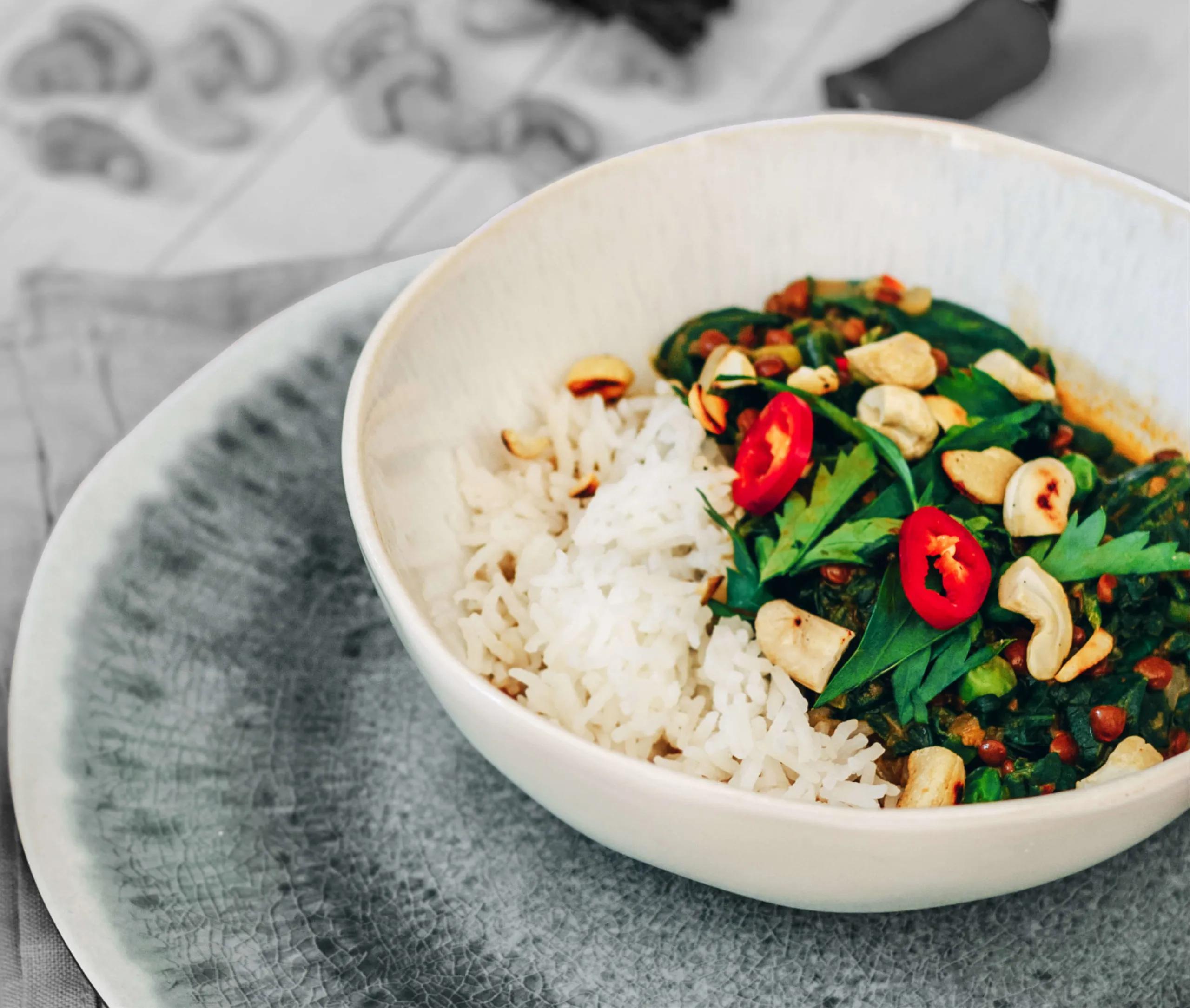 Schnelles Linsen-Curry mit Spinat und Kokosmilch | Rezept