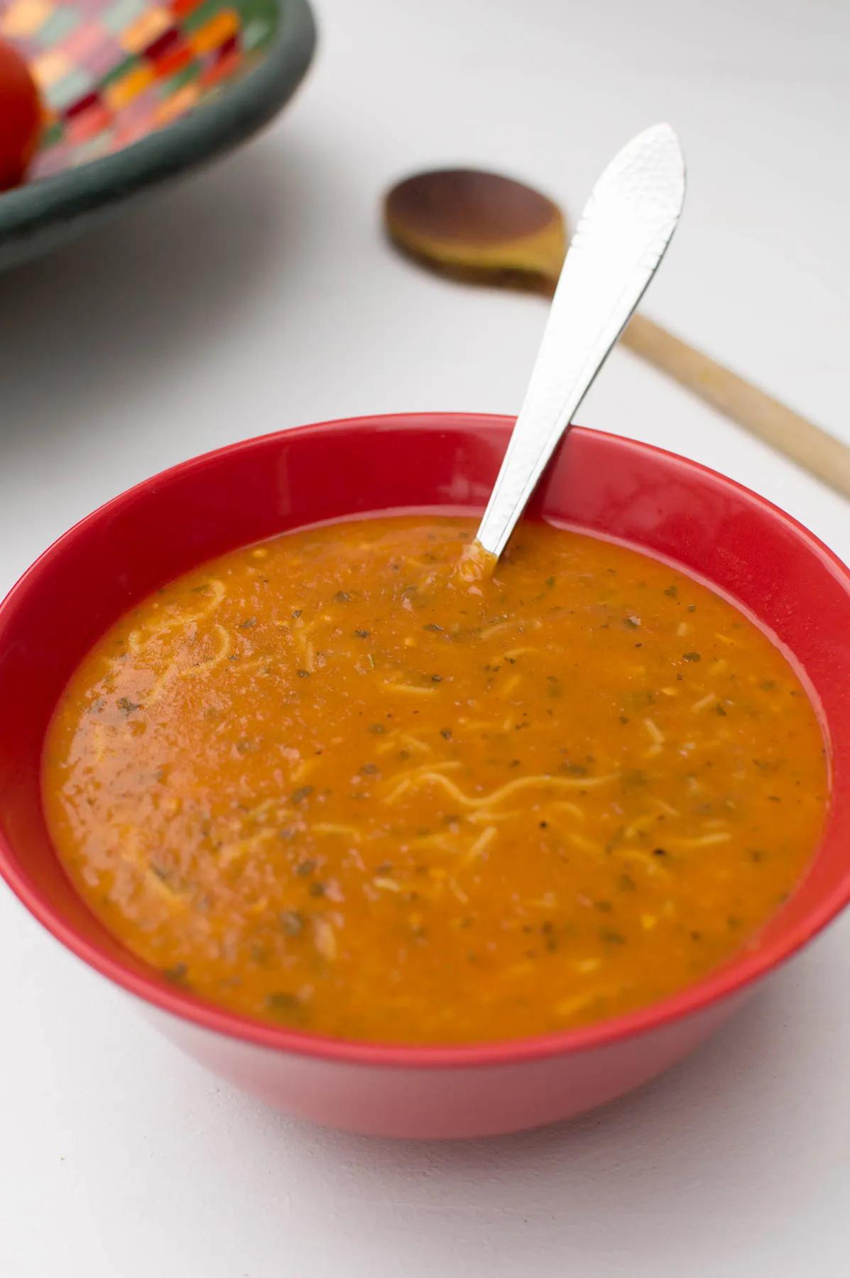 Harira - soep met tomaat, kruiden en kikkererwten - De Wereld op je Bord