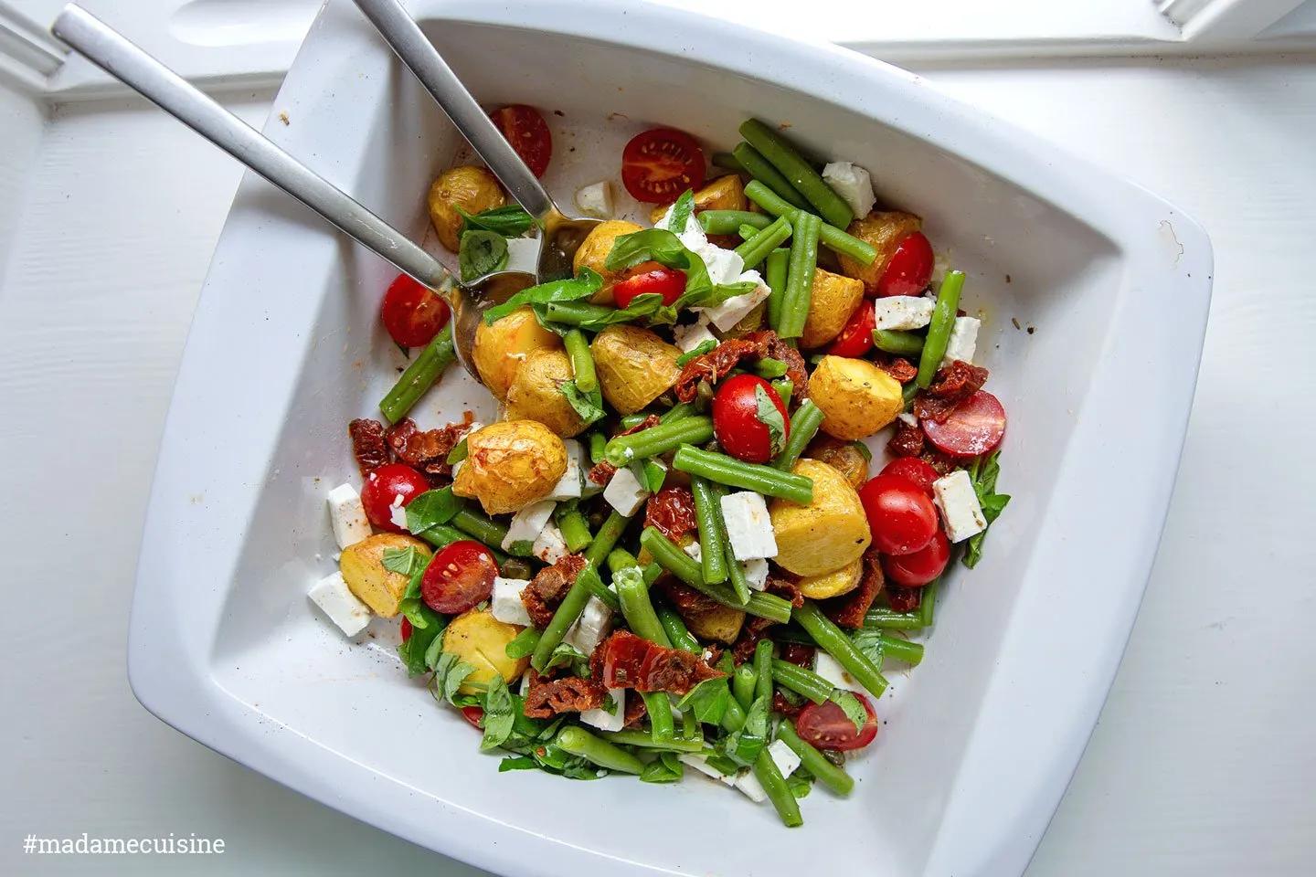 Ofenkartoffel-Salat mit Bohnen, Tomaten &amp; Feta - Madame Cuisine