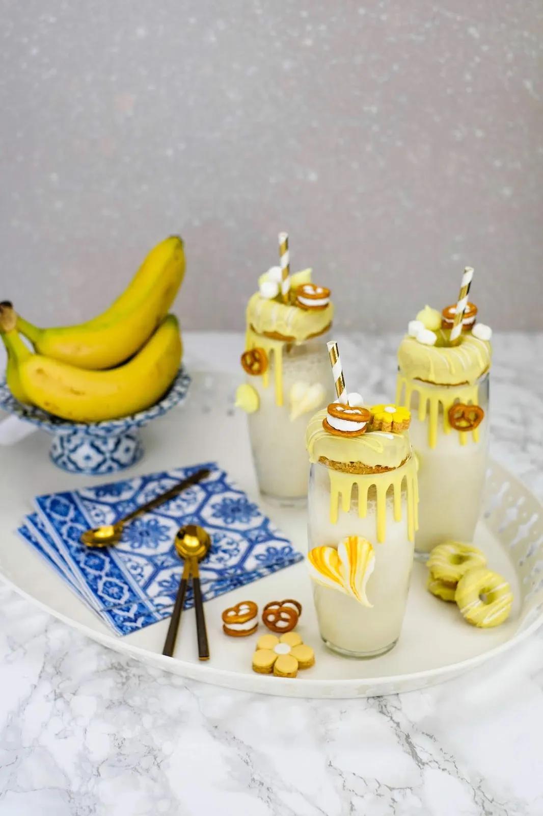 Samtige Bananenmilch mit Bananen Donuts | Marion&amp;#39;s Kaffeeklatsch