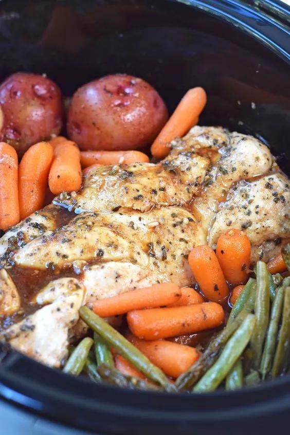 Slow Cooker Honey Garlic Chicken and Vegetables - This easy and healthy ...