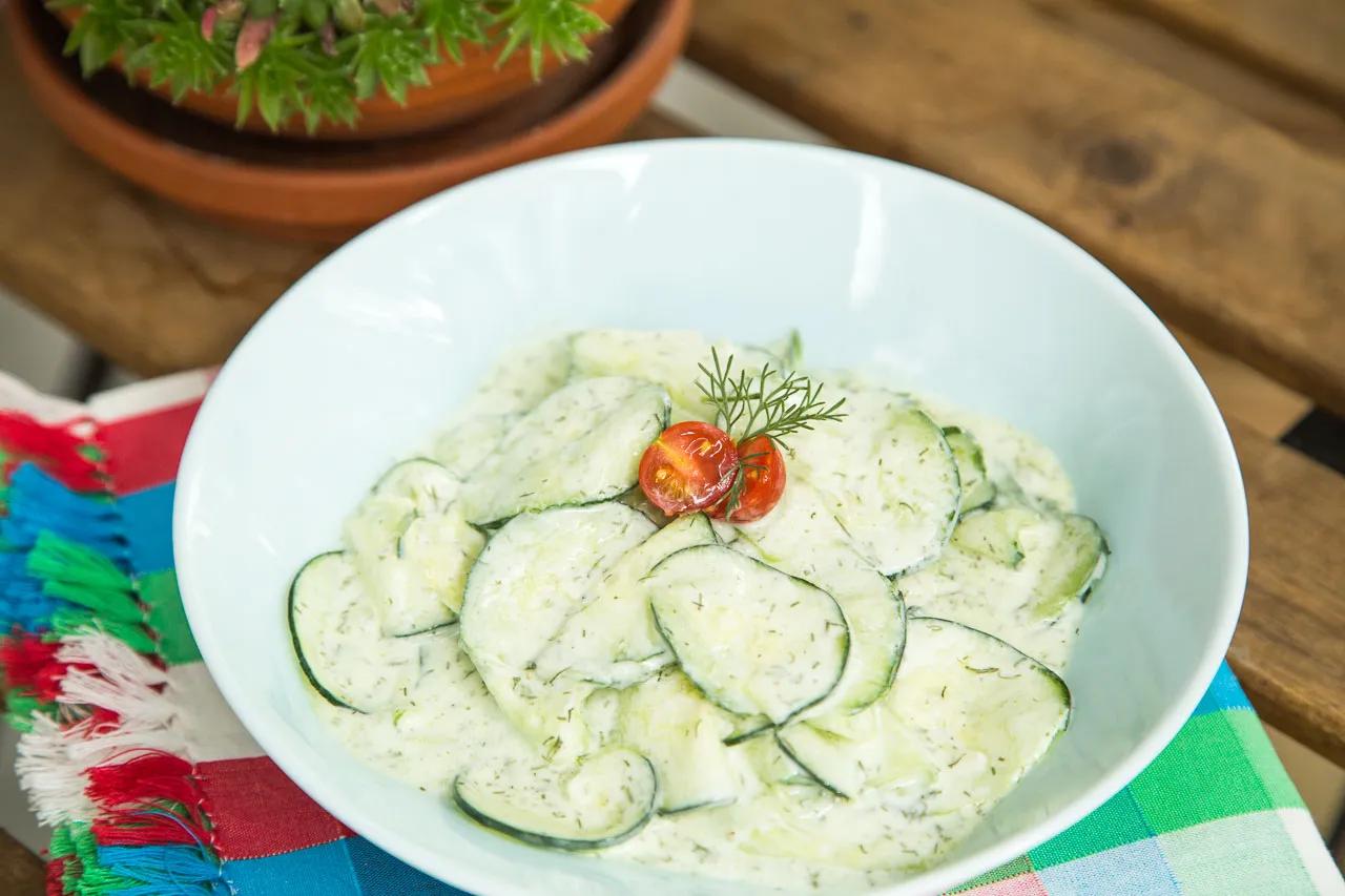 Gurkensalat mit Sauerrahm » Das Rezept von Steirische Spezialitäten