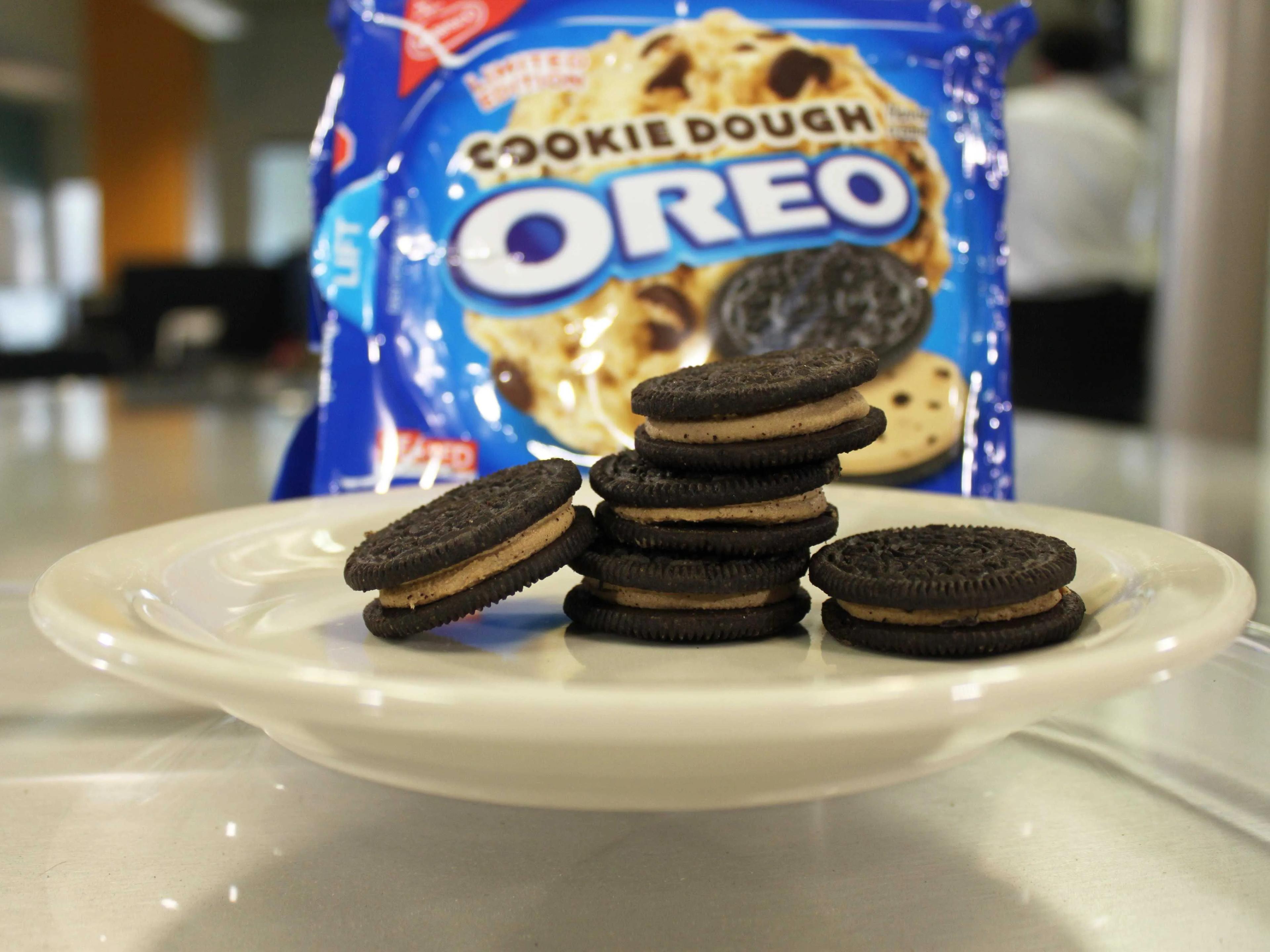 Cookie Dough Oreo Review - Business Insider