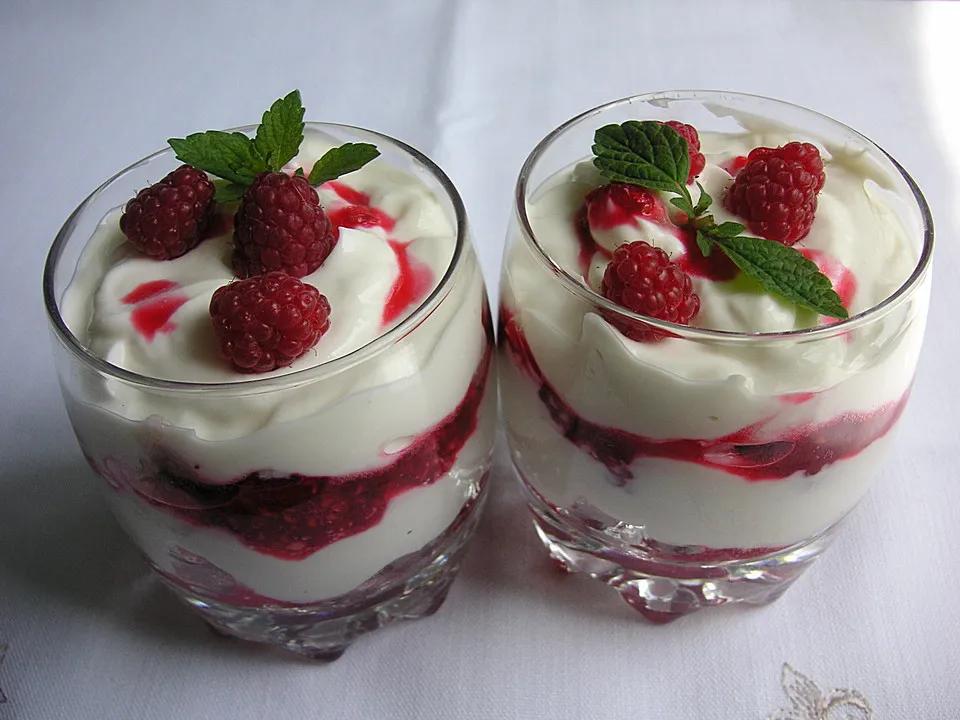 Mascarpone - Quarkcreme mit Himbeeren und Baiser von Koelkast | Chefkoch.de