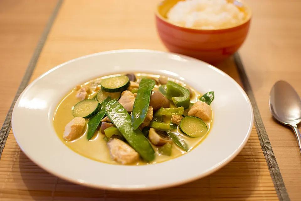 Grünes Thai - Curry mit Huhn von Dorry | Chefkoch
