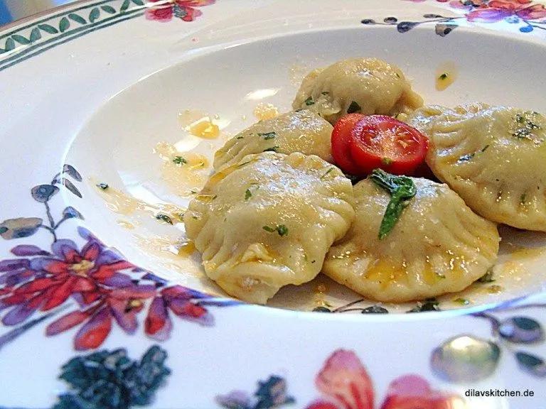 Selbstgemachte Ravioli mit dreierlei Füllung Bbq Recipes, Gnocchi, Easy ...