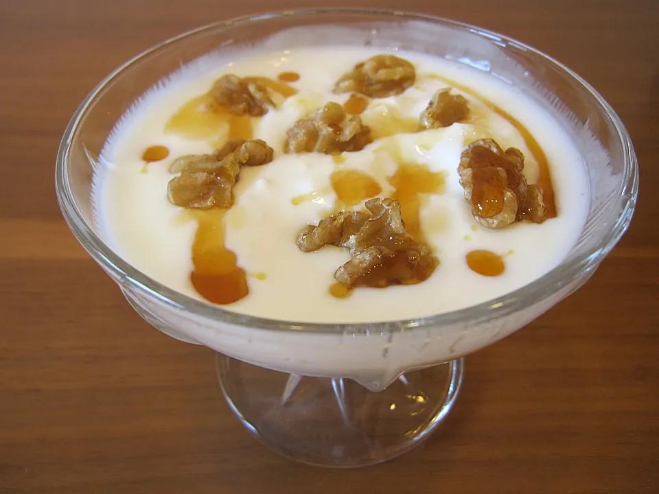 Griechischer Joghurt mit Honig und Walnüssen von Bananinchen | Chefkoch.de