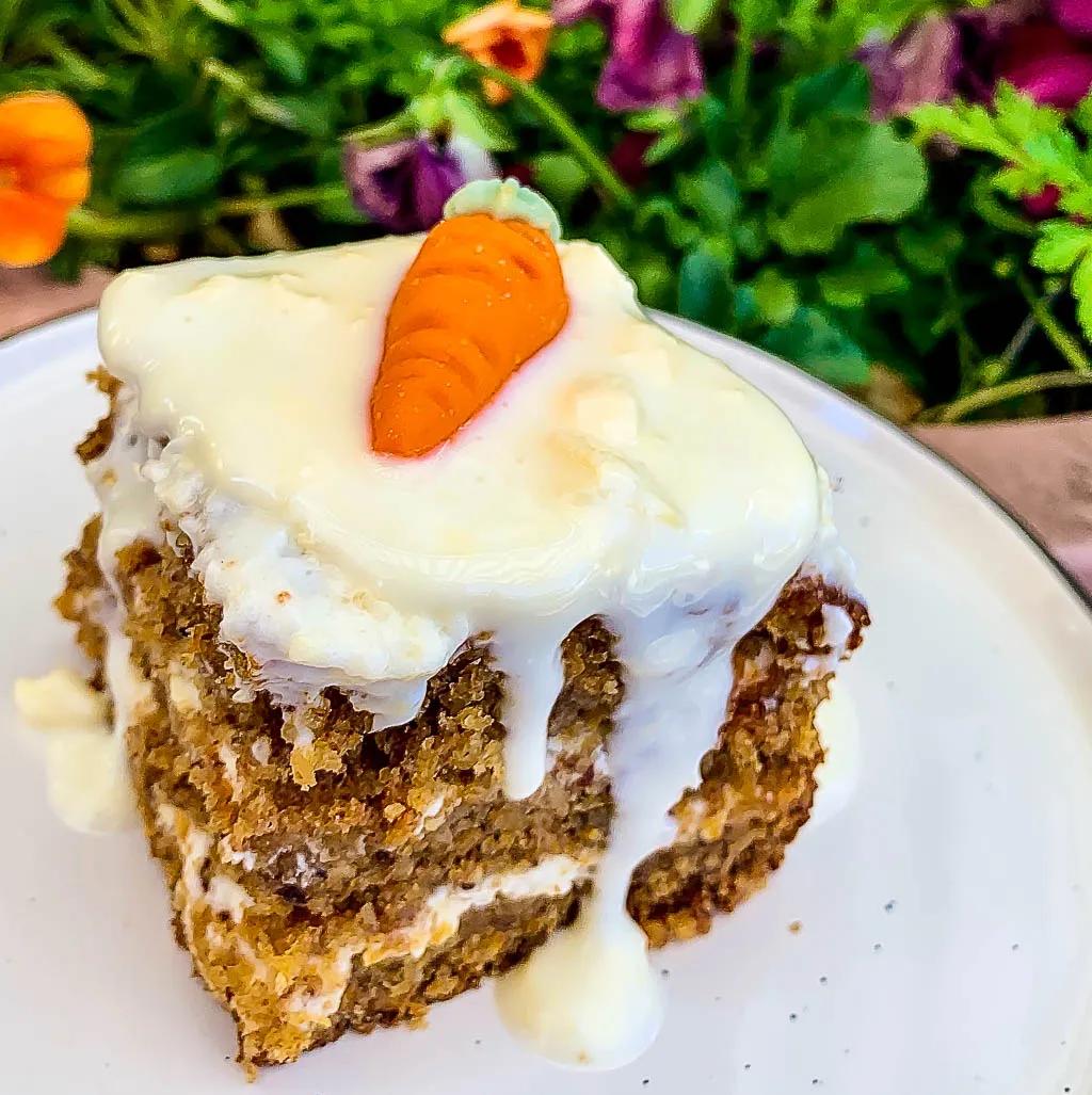 Carrot Cup Cake mit Frosting (Karottenkuchen-Muffins) - Delicious ...