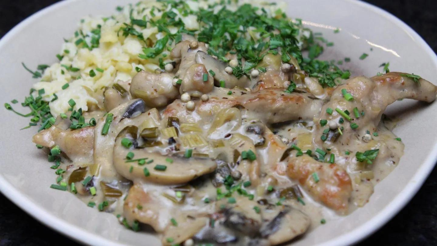 Schweinegeschnetzeltes mit Champignons | BRIGITTE.de