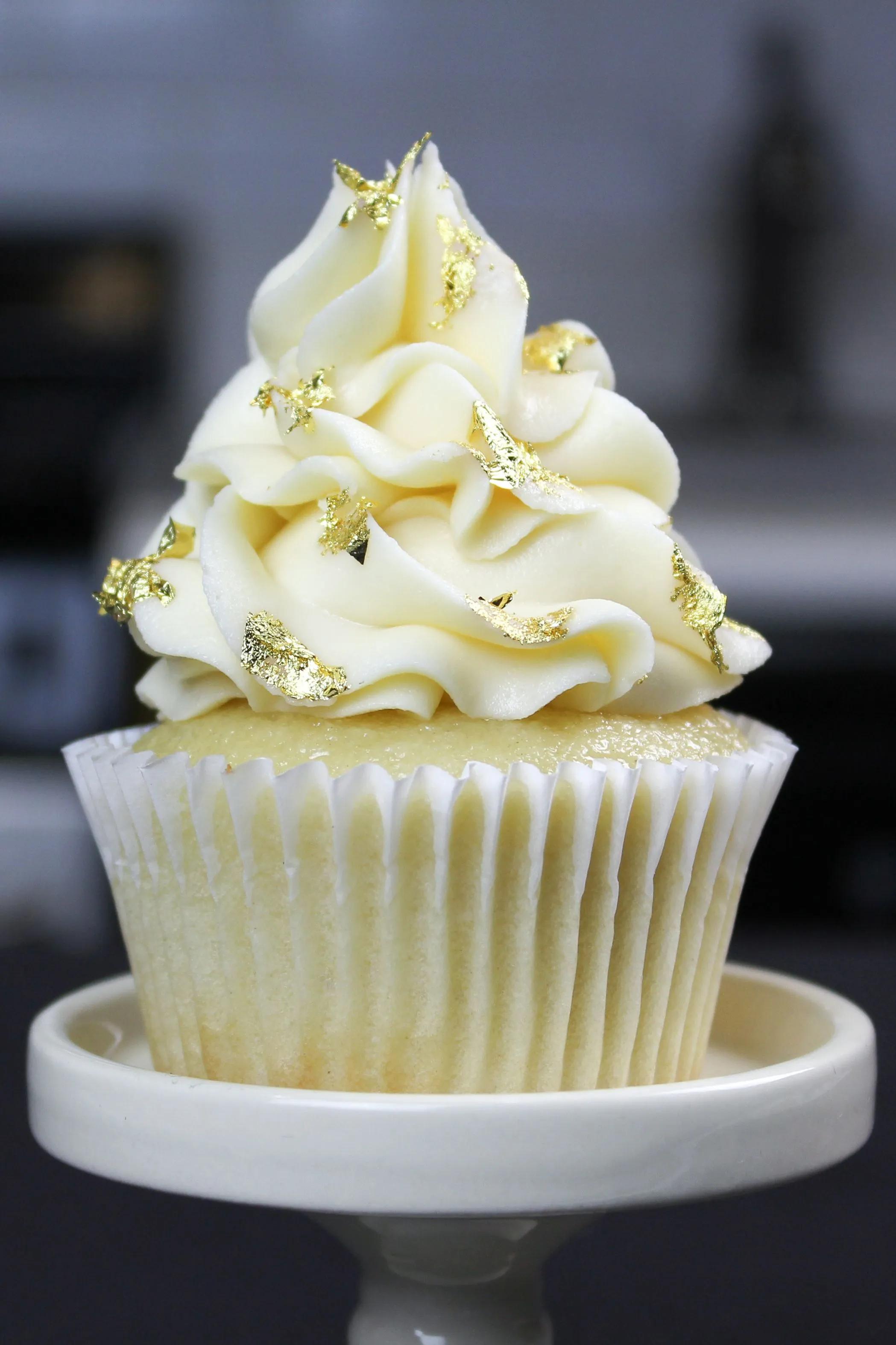 Easy Vanilla Cupcake Recipe | Vanilla cupcake recipe with oil, Vanilla ...