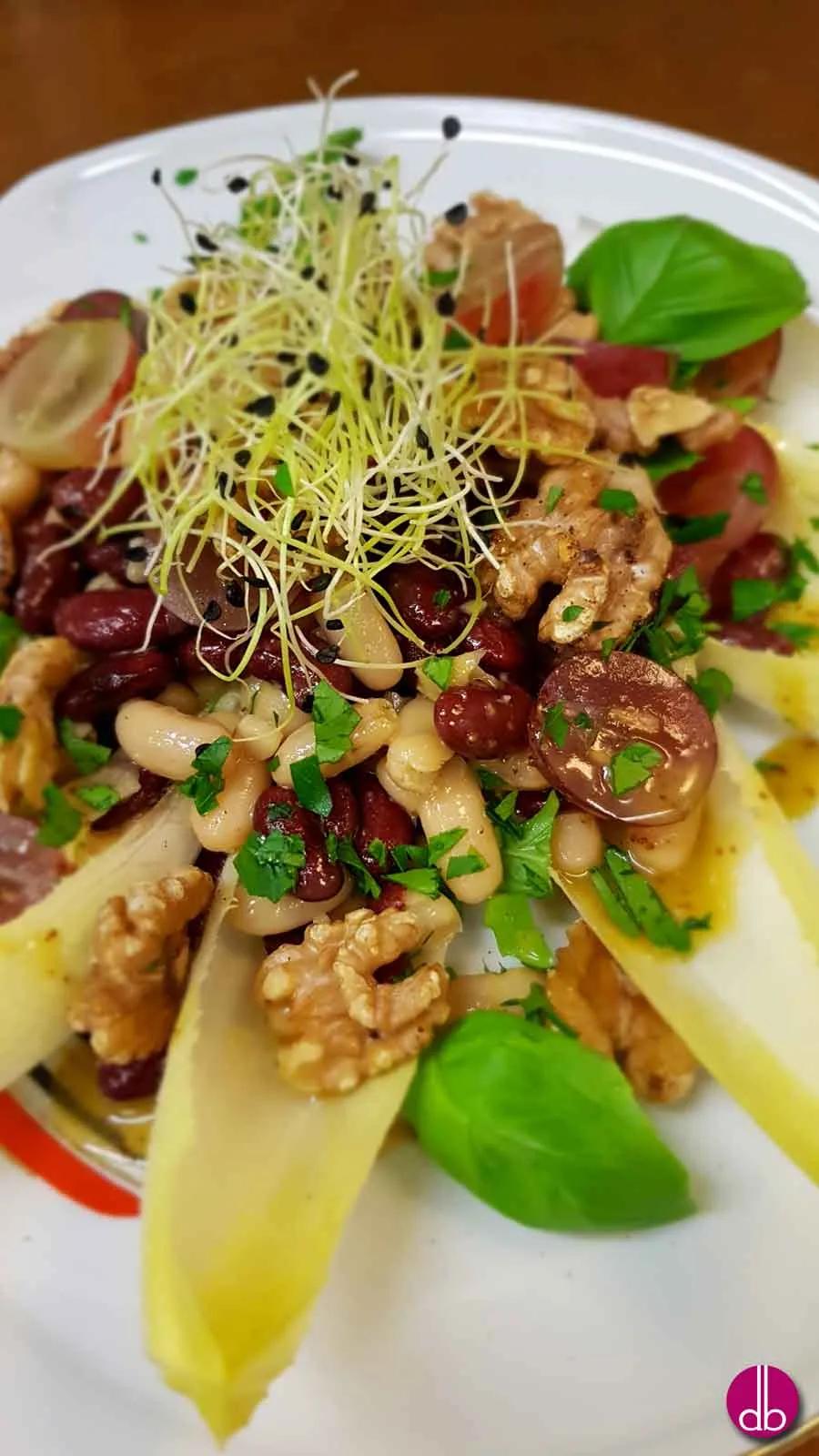 veganer Bohnen-Trauben-Salat mit Walnuss – DELi-BERLIN | Kochideen ...