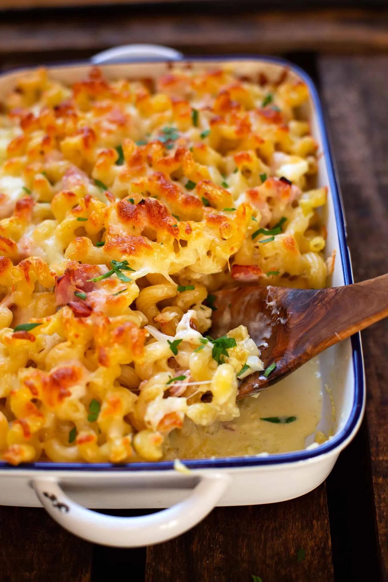 Einfacher Nudelauflauf mit Schinken-Sahne-Sauce - Kochkarussell