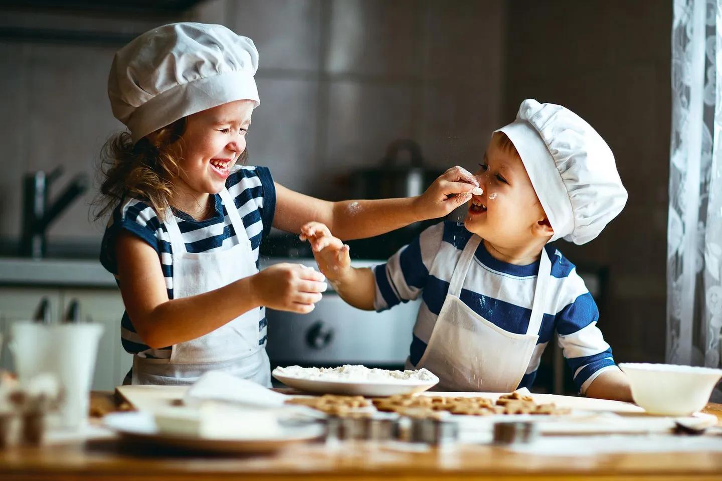 Plätzchen backen mit Kindern: 7 Tipps für die Weihnachtsbäckerei ...
