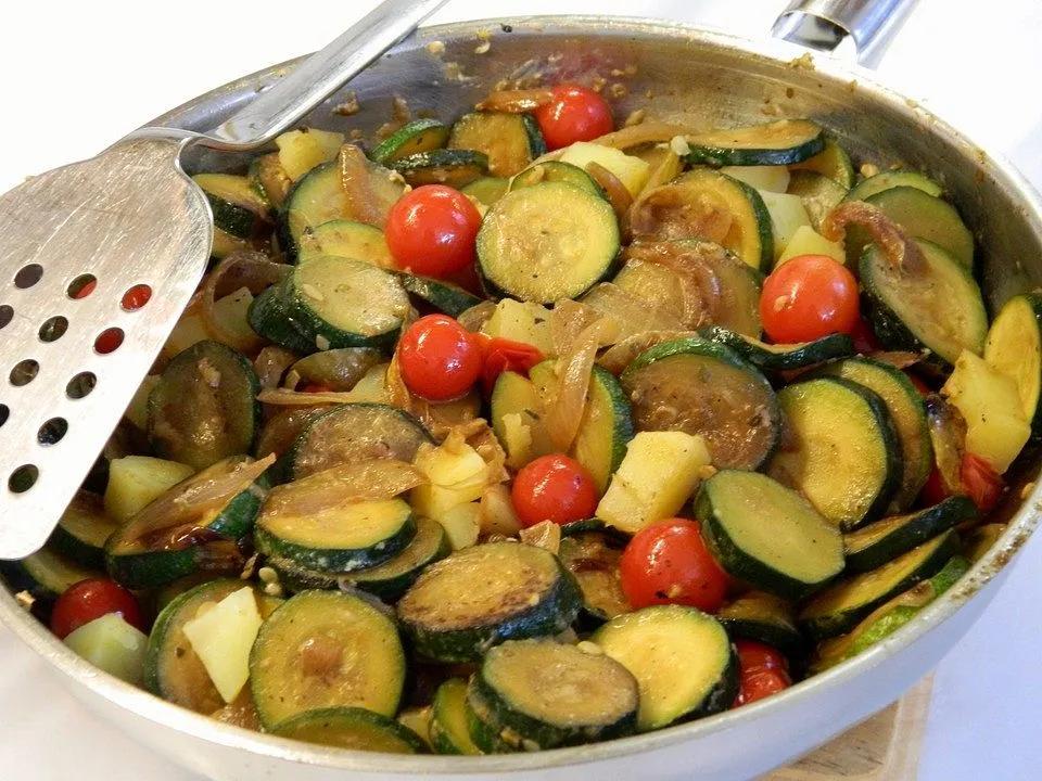 Zucchini - Gemüse mit Kartoffeln und Tomaten von imuel| Chefkoch