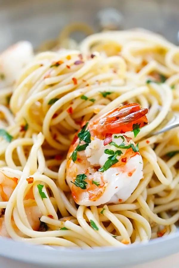 Spaghetti Aglio e Olio with Shrimp (The Best Recipe!) - Rasa Malaysia