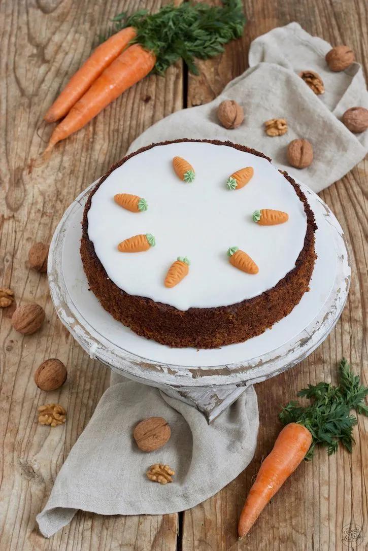Karottenkuchen Rezept - Saftiger Karottenkuchen mit Nüssen ohne Mehl ...